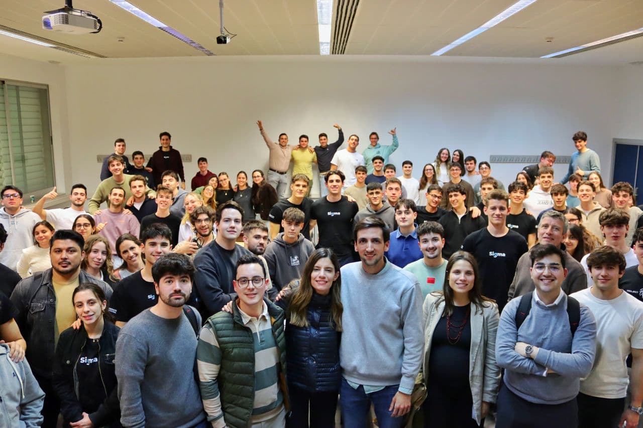 Participantes y organización del GenAI Hackathon de Sigma Data Club