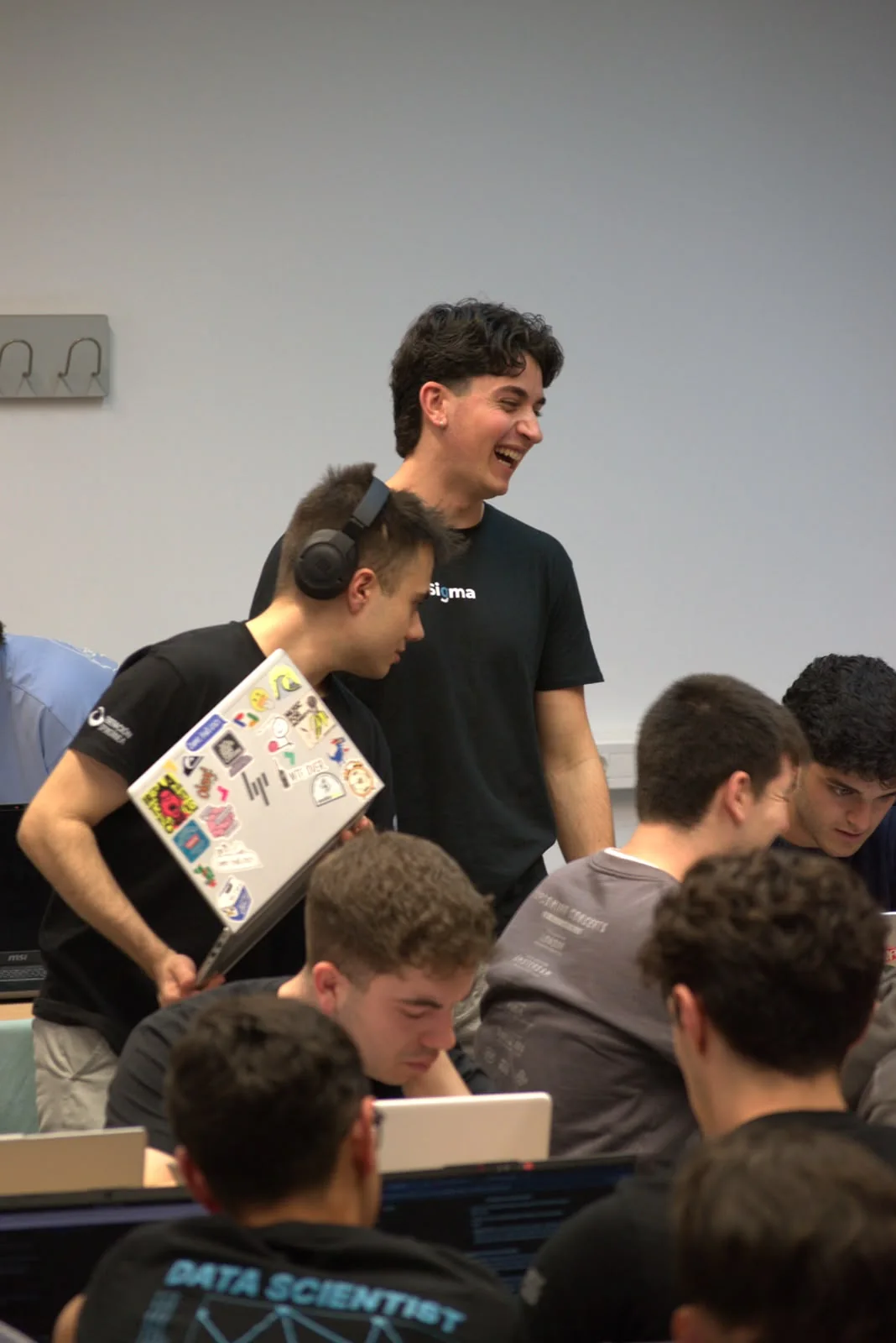 Mentoría y coordinación de equipos durante el GenAI Hackathon de Sigma